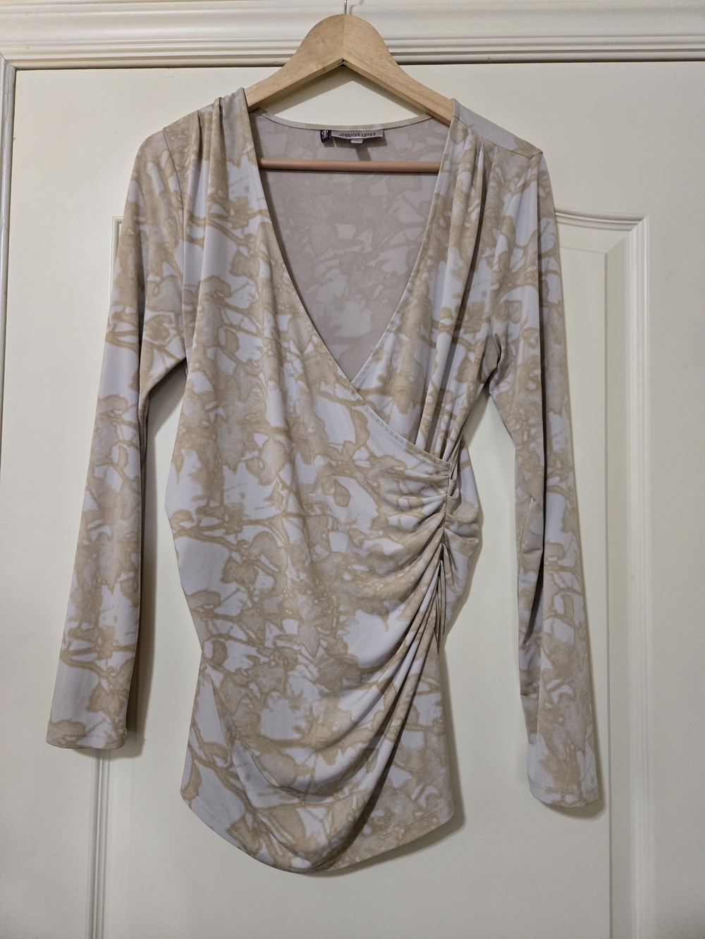 Jennifer Lopez Cream and Tan Marble Wrap-Front Long Sleeve Top